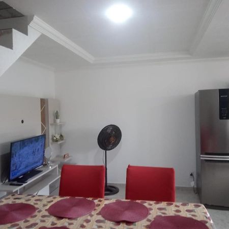 Apartamento Duplex Mobiliado Em São Pedro da Aldeia エクステリア 写真