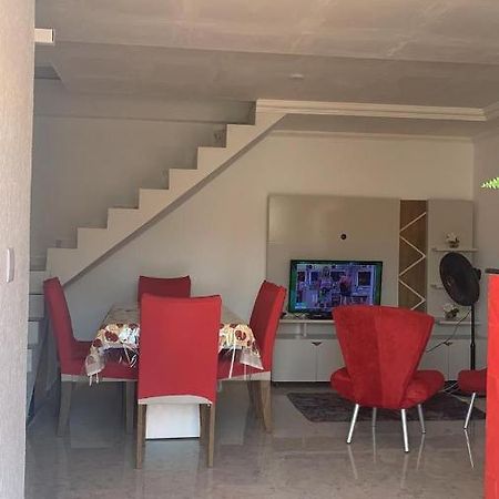 Apartamento Duplex Mobiliado Em São Pedro da Aldeia エクステリア 写真