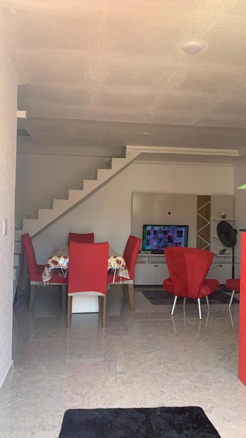 Apartamento Duplex Mobiliado Em São Pedro da Aldeia エクステリア 写真